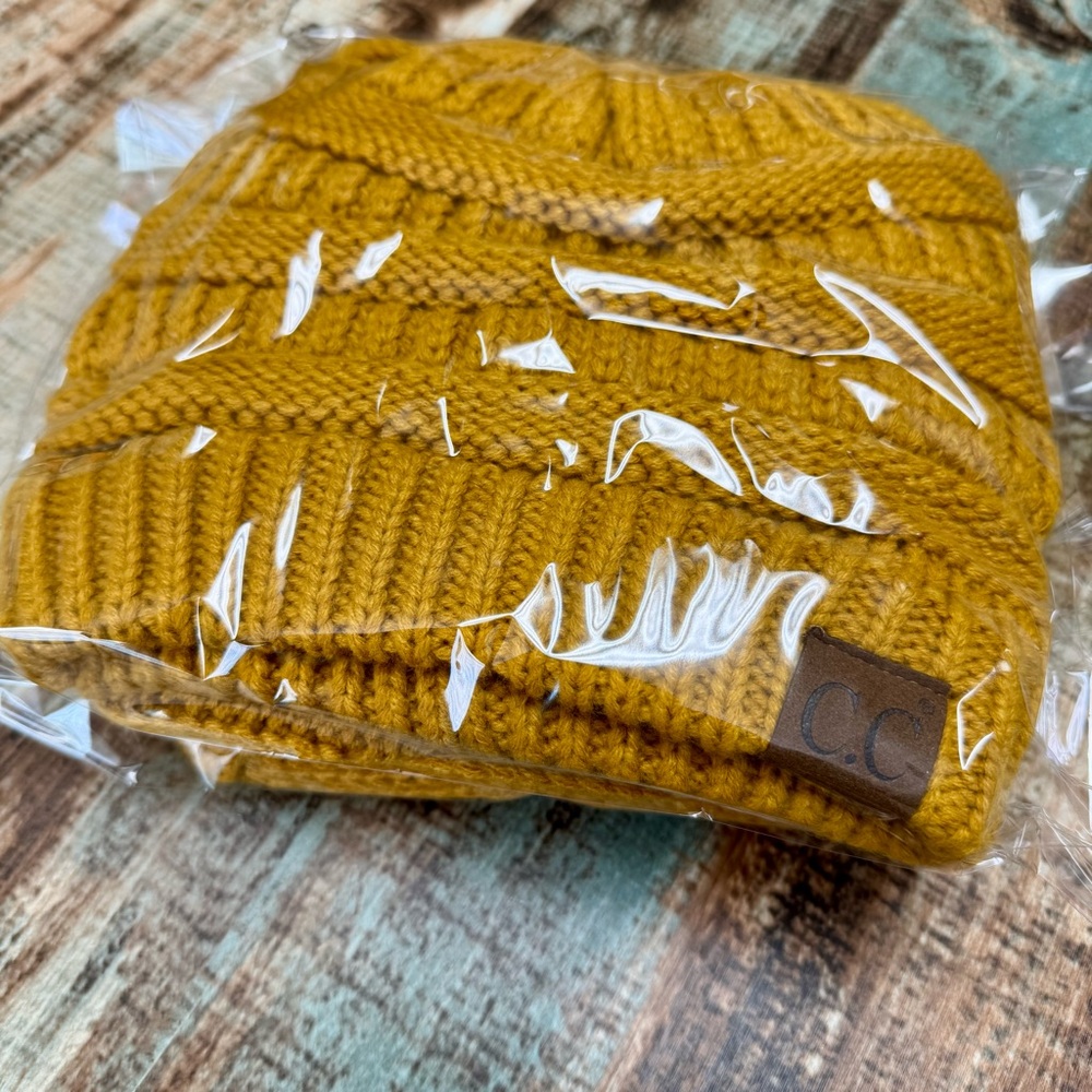 Women’s C.C. Scarf and Hat Bundle | #S19 - Picture 11 of 12